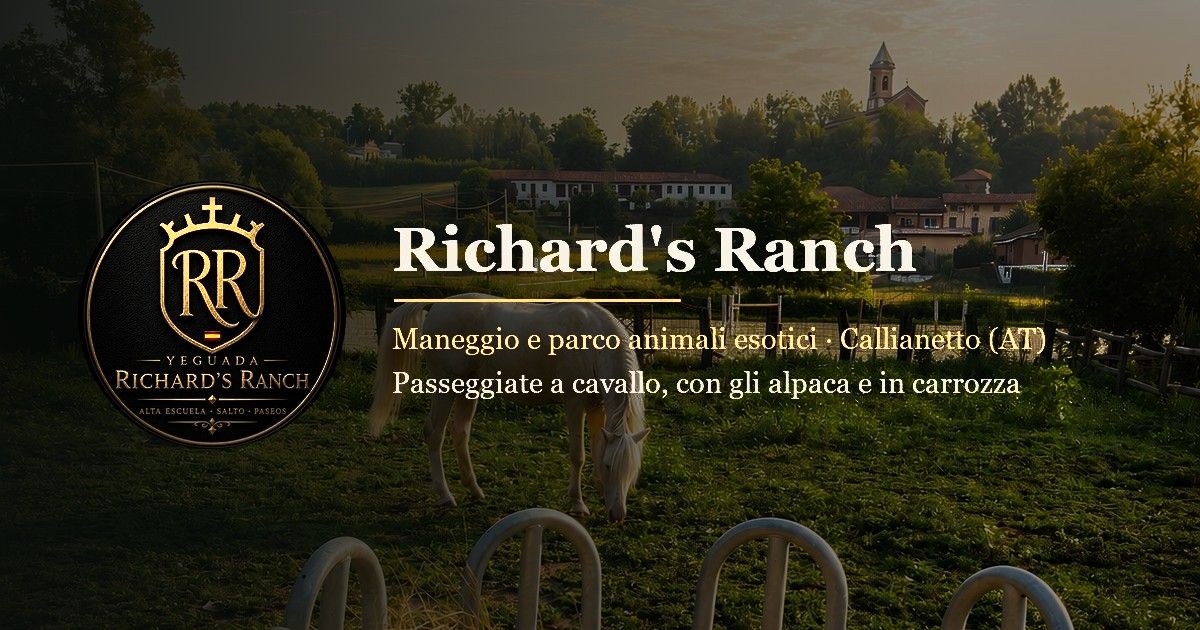 L'anteprima del sito di Richard's Ranch: un cavallo bianco al pascolo, il paese sullo sfondo e il marchio del ranch