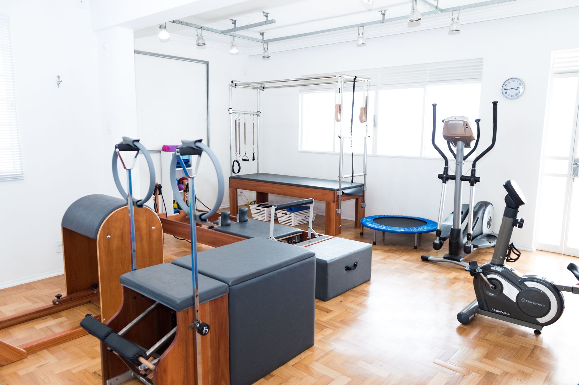 La palestra attrezzata dello studio per l'esercizio terapeutico