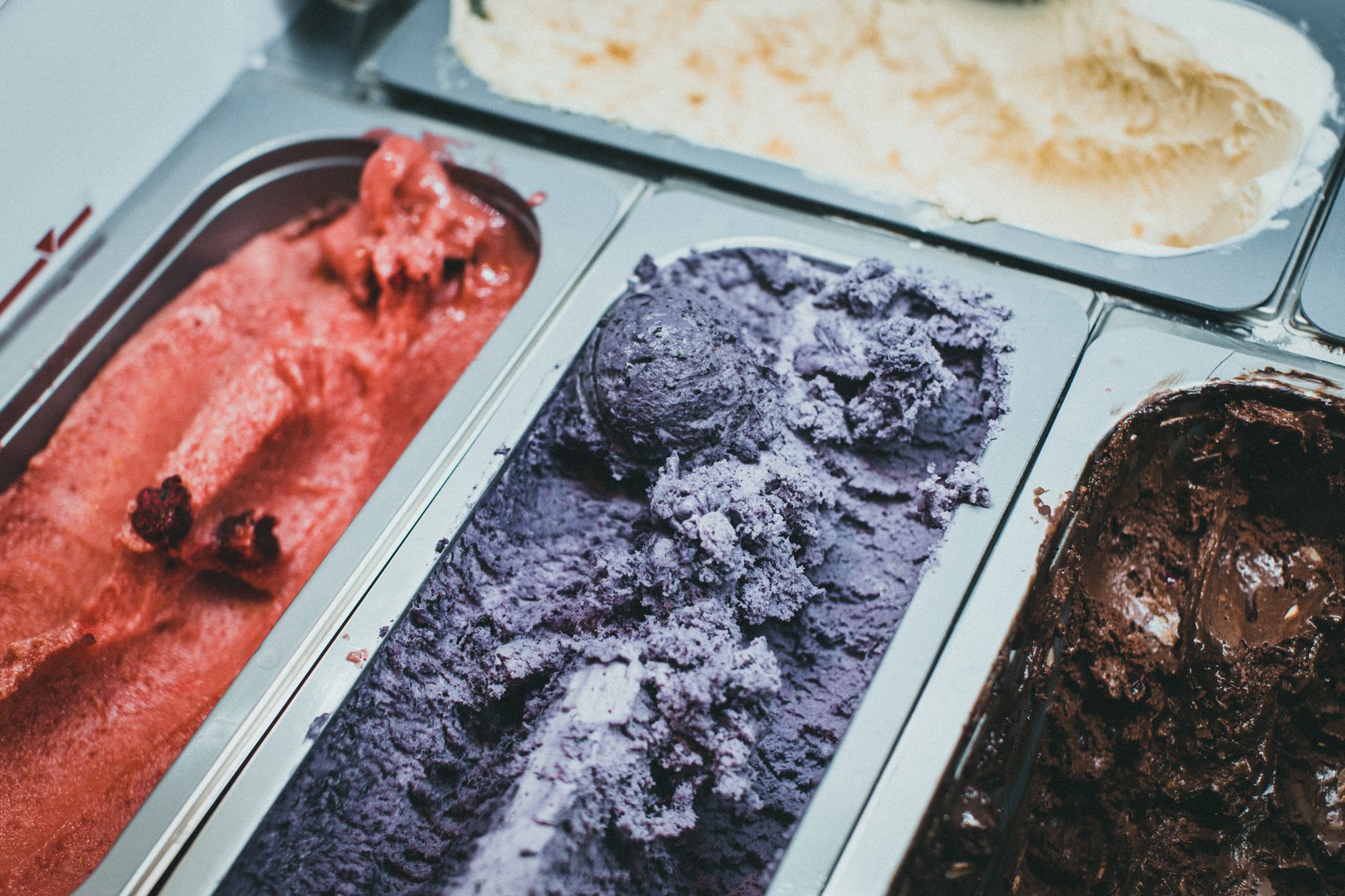 Vaschette di sorbetti alla frutta e cioccolato